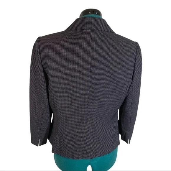 Tahari Blazer textured dotted rose button detail black and white Jacket  size 10 - Picture 10 of 12